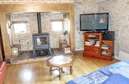 La Chapelle-aux-Saints House | Holiday Home Maison Bonneval by Interhome