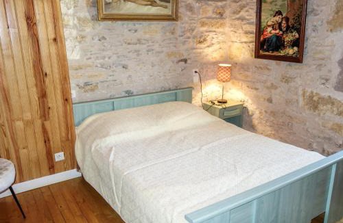 La Chapelle-aux-Saints House | Holiday Home Maison Bonneval by Interhome