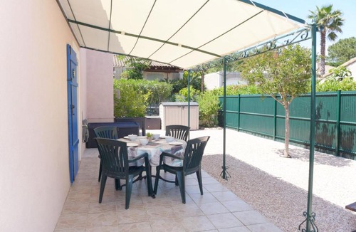 La Rouviere House | Holiday Home Green Village