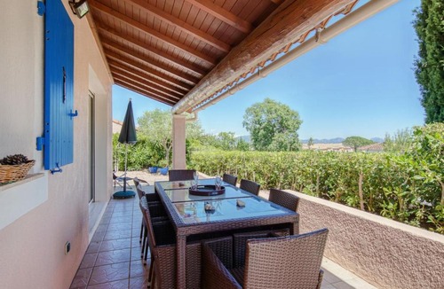 La Rouviere House | Holiday Home Green Village
