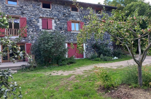 Cussac-sur-Loire House | Holiday Home 'Gîte Lou Claud En Bord De Loire' with Wi-Fi