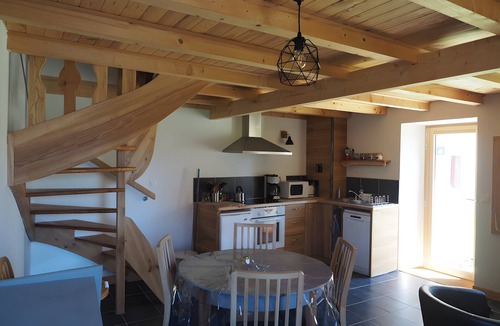Jax House | Holiday Home 'Gîte De Cervette' with Mountain View, Private Garden and Wi-Fi