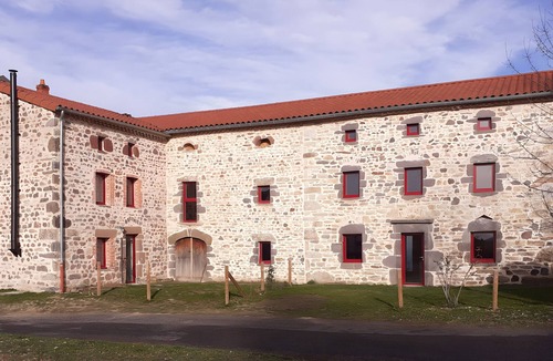 Jax House | Holiday Home 'Gîte De Cervette' with Mountain View, Private Garden and Wi-Fi