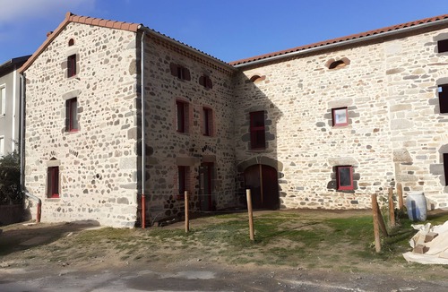 Jax House | Holiday Home 'Gîte De Cervette' with Mountain View, Private Garden and Wi-Fi