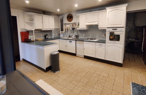 Begadan House | Holiday Home 'Grand Chalet médocain de Bégadan' with Private Terrace & Wi-Fi