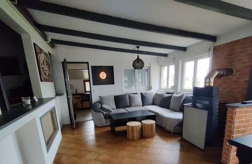 Begadan House | Holiday Home 'Grand Chalet médocain de Bégadan' with Private Terrace & Wi-Fi
