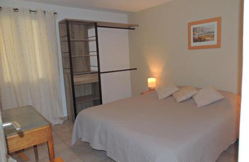 Buisson House | Holiday Home in Buisson with Private Pool
