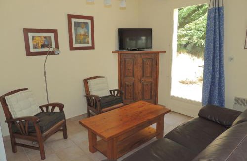 Buisson House | Holiday Home in Buisson with Private Pool