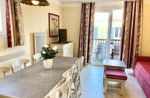 Pont Royal House | Holiday Home in Provence with Pool, Golf & Free Parking