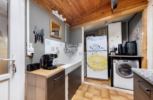 Lanton House | Holiday Home 'La Cabane du Bassin' with Private Terrace, Wi-Fi & Air Conditioning