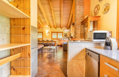 Olvan House | Holiday Home 'La Granja' with Mountain View, Wi-Fi and Air Conditioning