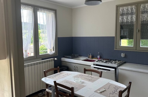 Salles-Curan House | Holiday Home "La Maison De Campagne" with Mountain View, Private Terrace and Garden