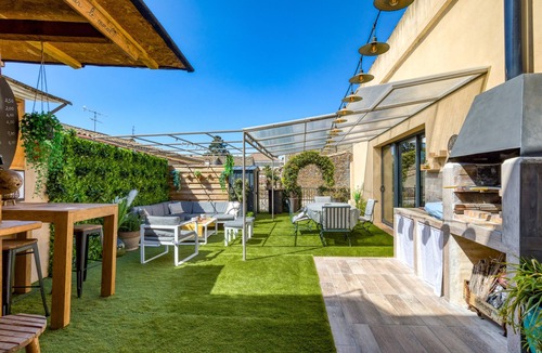 Vauvert Apartment | Holiday Home "La Maison de la Porte Saint Louis"