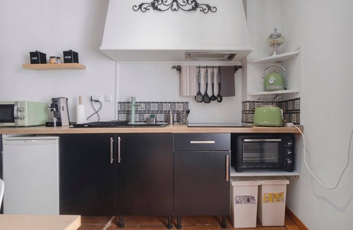 Azerat House | Holiday Home “La Perle Rosée” with Private Terrace, Wi-Fi and Air Conditioning