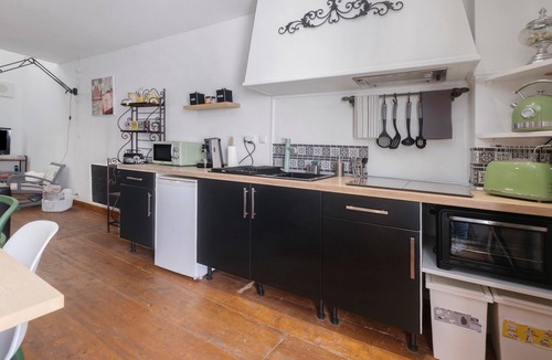 Azerat House | Holiday Home “La Perle Rosée” with Private Terrace, Wi-Fi and Air Conditioning
