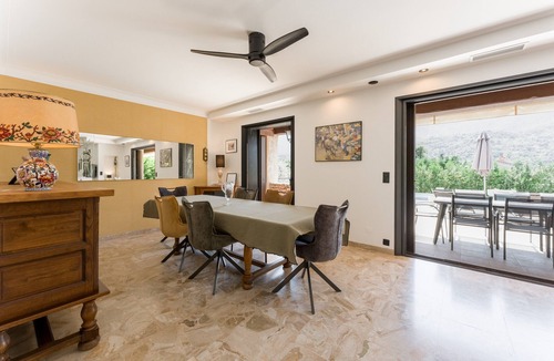 Nyons House | Holiday Home “La Villa D'antan - Pool” with Mountain View, Wi-Fi, and Air Conditioning