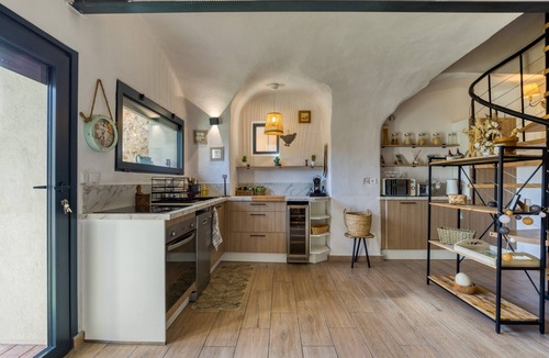 La Tour-Sur-Orb House | Holiday Home 'Maison De Village' with Private Pool, Wi-Fi and Air Conditioning