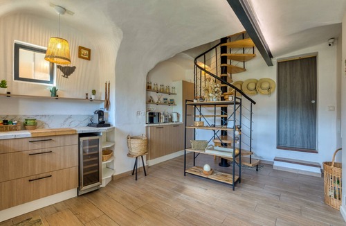 La Tour-Sur-Orb House | Holiday Home 'Maison De Village' with Private Pool, Wi-Fi and Air Conditioning