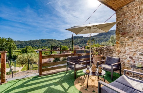 La Tour-Sur-Orb House | Holiday Home 'Maison De Village' with Private Pool, Wi-Fi and Air Conditioning