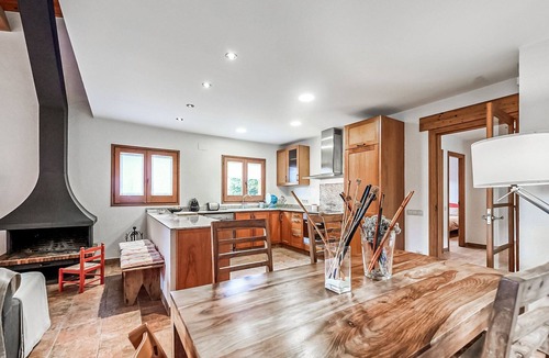 Montseny House | Holiday Home Montseny with Pool