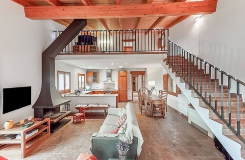 Montseny House | Holiday Home Montseny with Pool