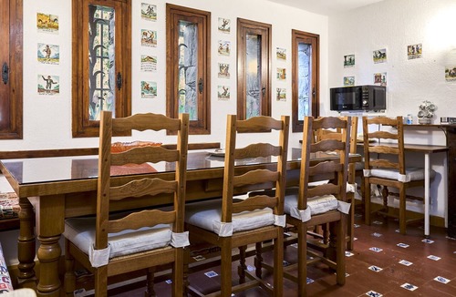 Seva House | Holiday Home 'Roques Brunes - Seva' with Mountain View, Wi-Fi and Air Conditioning