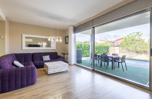 Cambrils House | Holiday Home 'Vidalet Solo Familias' with Private Pool, Wi-Fi and Air Conditioning
