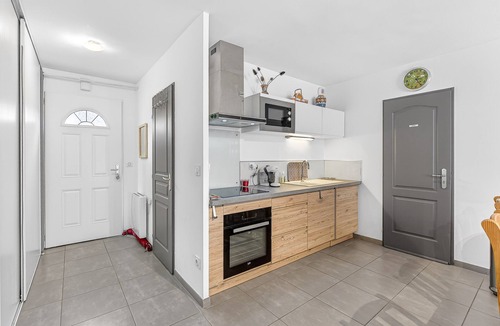 Chabottes House | Holiday Home “Villa Baumelle” with Mountain View, Private Terrace & Wi-Fi