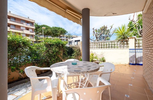Vilafortuny House | Holiday Home 'Villa Jordi Y Nuri' with Private Terrace, Wi-Fi and Air Conditioning