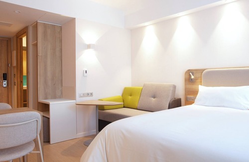 Sabadell Hotel | Holiday Inn Express & Suites Barcelona Sabadell by IHG