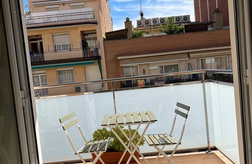 La Sagrera Apartment | HOME SWEET HOME. 3 subway lines. 3 stops from Sagrada Familia and 5 stops from the beach