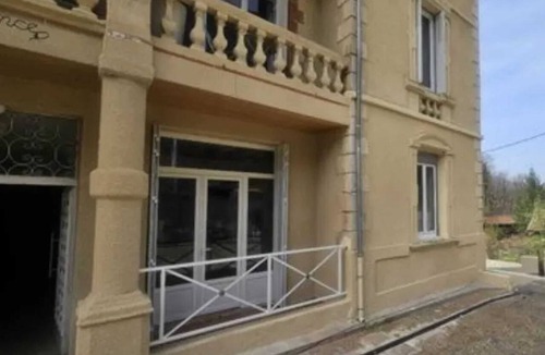 Savignac-les-Ormeaux Apartment | Homerez - Apt Savignac-les-Ormeaux
