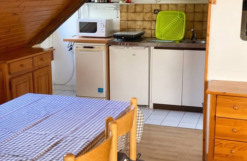 Bagneres-de-Luchon Apartment | Homerez - Apartment in Bagnères-de-Luchon