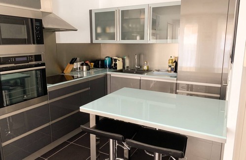 Saint-Victor Apartment | Homerez - Apartment in Marseille, garden view