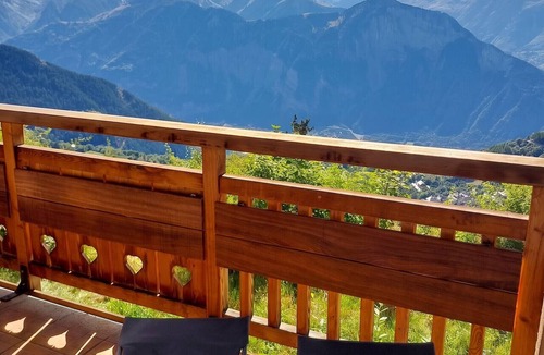 Eclose-Ouest Apartment | Homerez - Apt in L'Alpe d'Huez