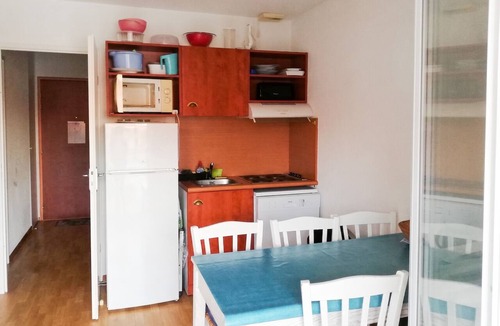 Le Verdon-sur-Mer Apartment | Homerez - Apt Verdon-sur-Mer, Shared Pool