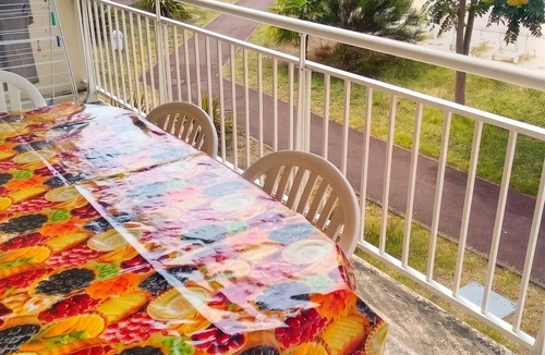 Le Verdon-sur-Mer Apartment | Homerez - Apt Verdon-sur-Mer, Shared Pool