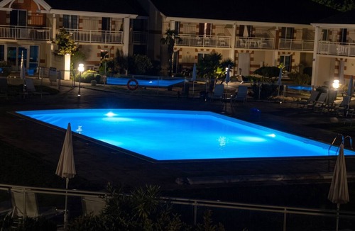 Le Verdon-sur-Mer Apartment | Homerez - Apt Verdon-sur-Mer, Shared Pool