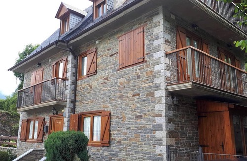 Vielha Ski Chalet | Homerez - Charming Chalet in Viella with Mountain View