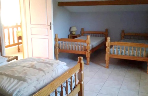 Begadan House | Homerez - Charming House in Bégadan with Shared Pool