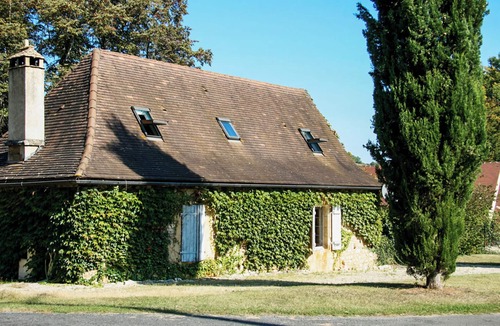 Aubas House | Homerez - Charming house in Aubas with large garden