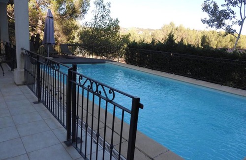 Pont Royal Villa | Homerez - Charming Villa in Mallemort with Pool