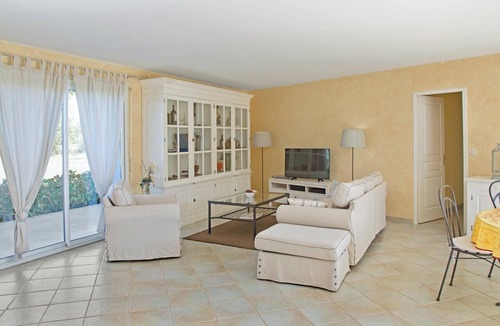 Saint-Germain-dEsteuil Villa | Homerez - Villa in Saint-Germain-d'Esteuil