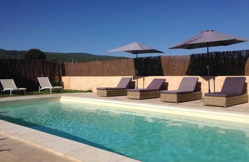 Saint-Saturnin-les-Apt Villa | Homerez - Villa in Saint-Saturnin-lès-Apt