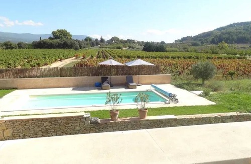 Saint-Saturnin-les-Apt Villa | Homerez - Villa in Saint-Saturnin-lès-Apt