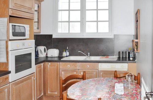 Le Verdon-sur-Mer House | Homerez - House with Garden in Verdon-sur-Mer