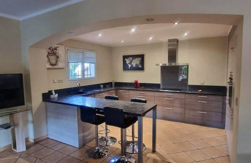 Salon-de-Provence Villa | Homerez - Villa for 10 ppl. with swimming-pool and garden at Salon-de-Provence