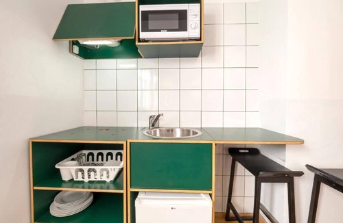 Sant Adria de Besos Hostel | Hostal Athenas