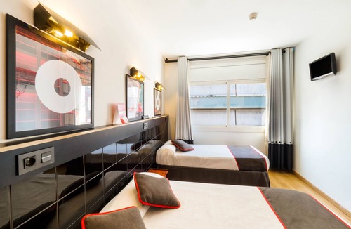 Sant Adria de Besos Hostel | Hostal Athenas