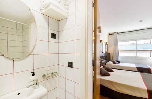 Sant Adria de Besos Hostel | Hostal Athenas